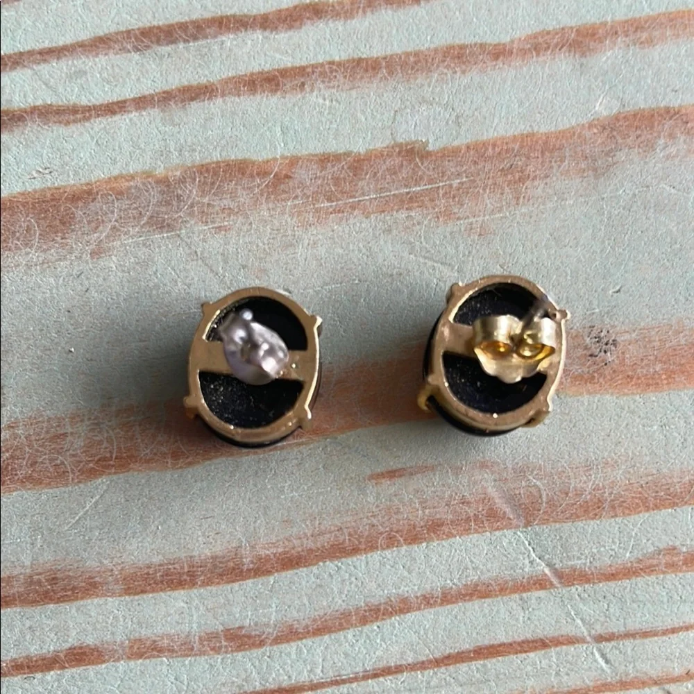 Elegant Black and Gold Stud Earrings - Picture 3 of 3